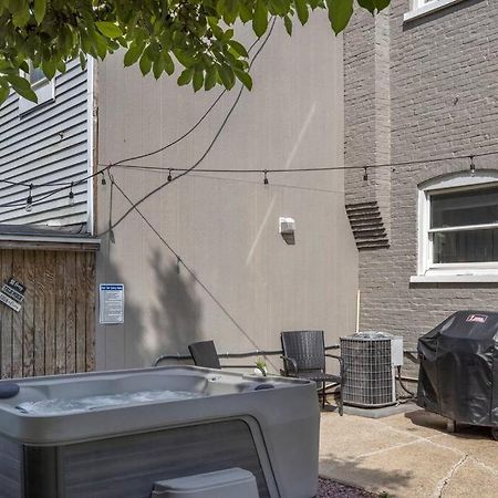 Rare City Home W/ Backyard Fire-Pit & Hottub لانكاستر المظهر الخارجي الصورة