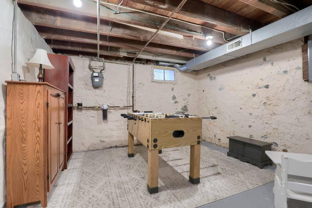 Rare City Home W/ Backyard Fire-Pit & Hottub لانكاستر المظهر الخارجي الصورة