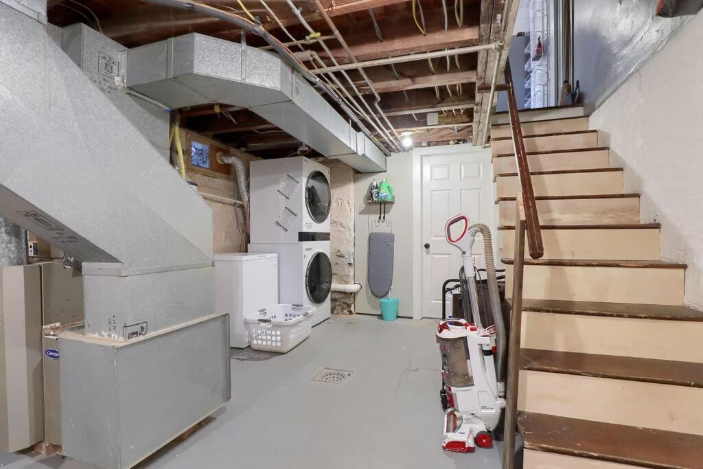 Rare City Home W/ Backyard Fire-Pit & Hottub لانكاستر المظهر الخارجي الصورة