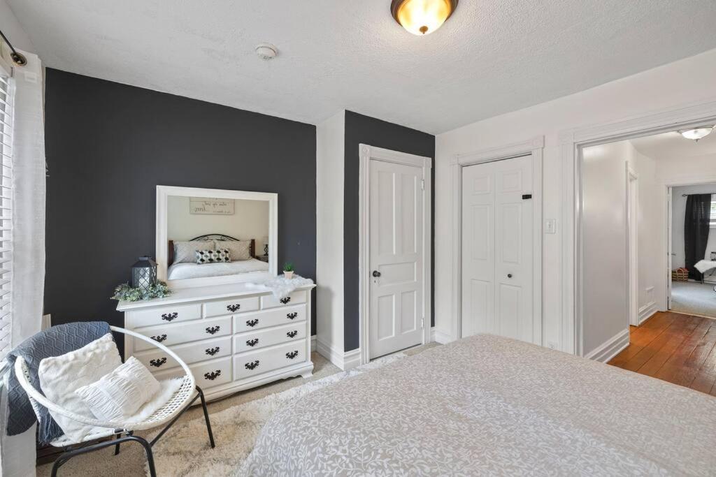 Rare City Home W/ Backyard Fire-Pit & Hottub لانكاستر المظهر الخارجي الصورة