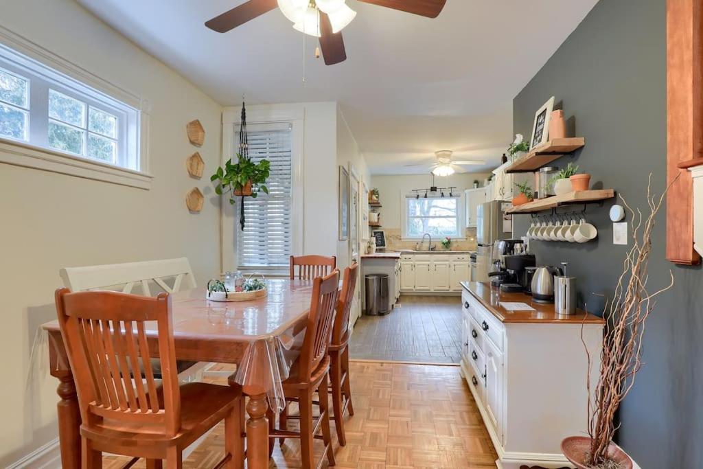 Rare City Home W/ Backyard Fire-Pit & Hottub لانكاستر المظهر الخارجي الصورة